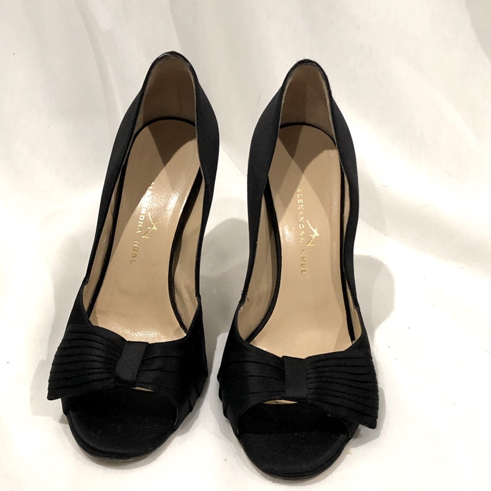 Alexandra Neel cute black heel